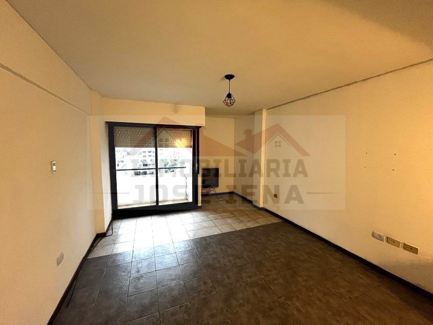 Departamento Monoambiente con balcón al frente. - Calle 11 e/ 44 y 45. 